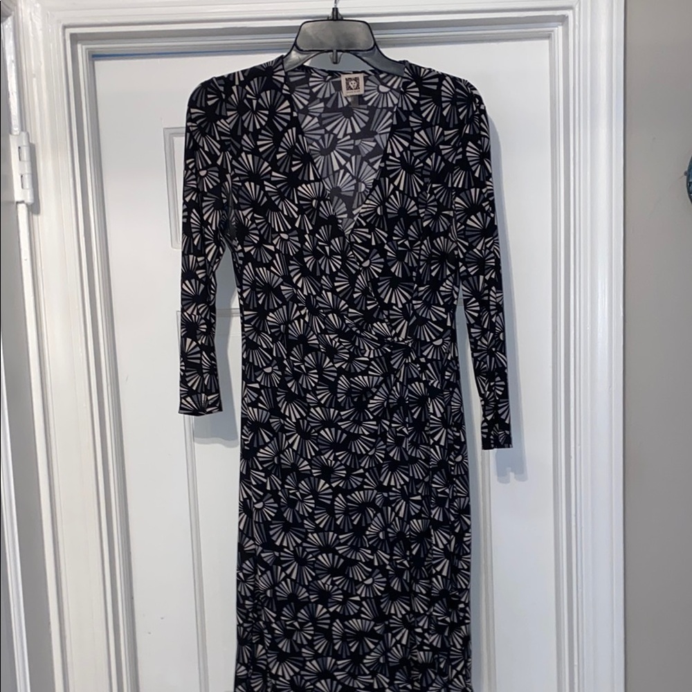 Anne Klein size 8 Elegant Black and White Patterned Dress